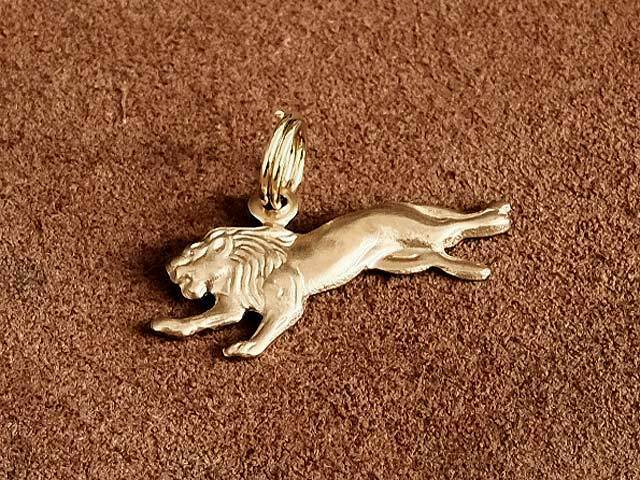極小二重リング付き 真鍮チャーム（ライオン） 獅子 アニマル 動物 ブラス パーツ アクセサリー キーホルダー ネックレス チョーカー