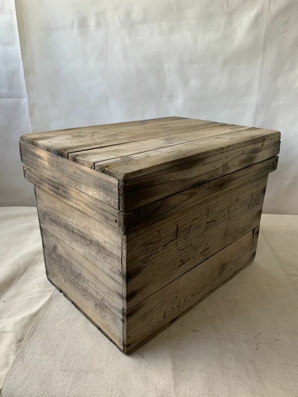 経年の雰囲気が素敵な蓋付の古い木箱 木製ケース小物入れ収納道具箱ビンテージアンティーク古道具インテリアディスプレイ無垢材レトロBOX