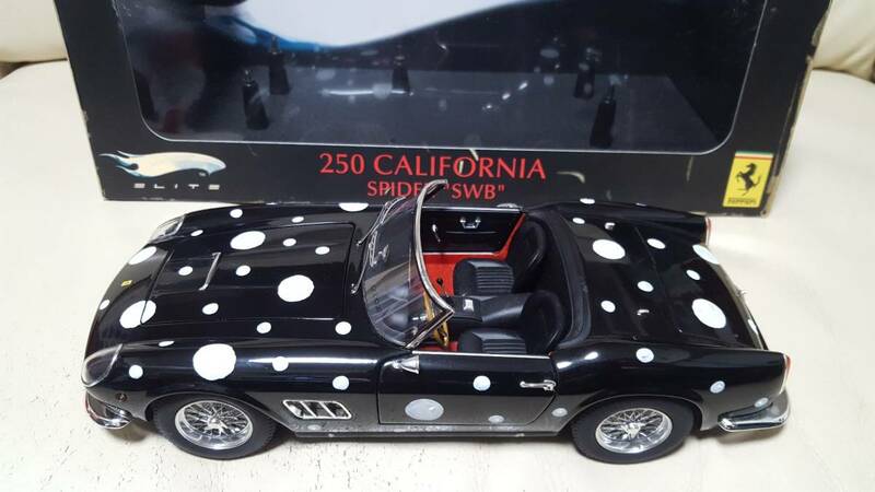 1/18★Hot Wheels ELITE★フェラーリ 250 CALIFORNIA SPIDER "SWB" 草間彌生風カスタムペイント