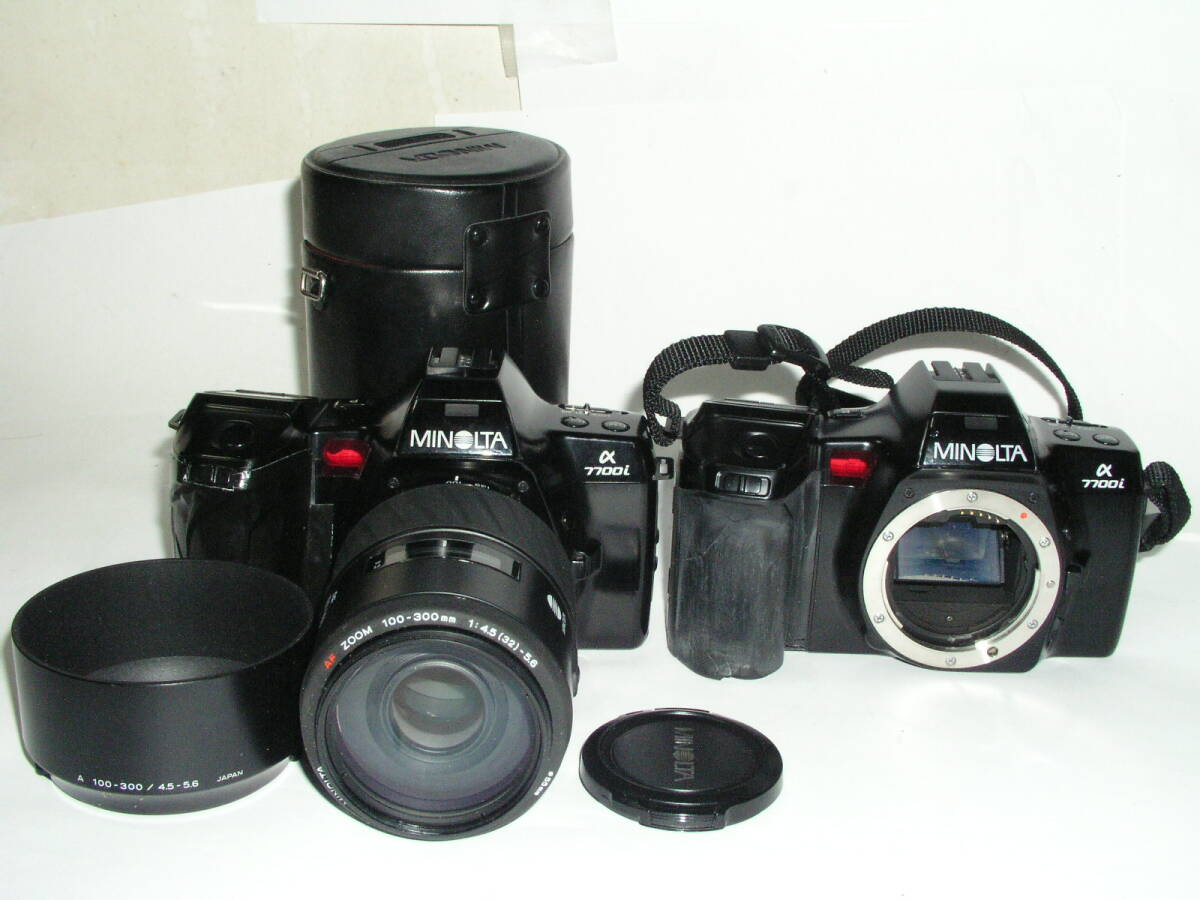 8843★★ MINOLTA α7700i ボディx2台 + AF ZOOM 100-300mm/4.5-5.6(ケース フードなどあり) 1988年発売 ★0938