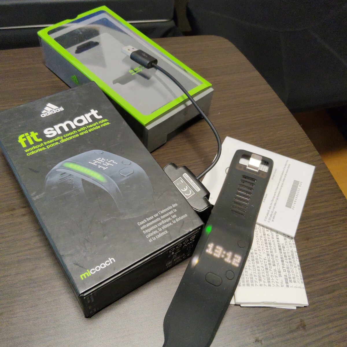 スマートウォッチ　adidas/アディダス　micoach mio ブラック　FIT SMART LEDインディケーター
