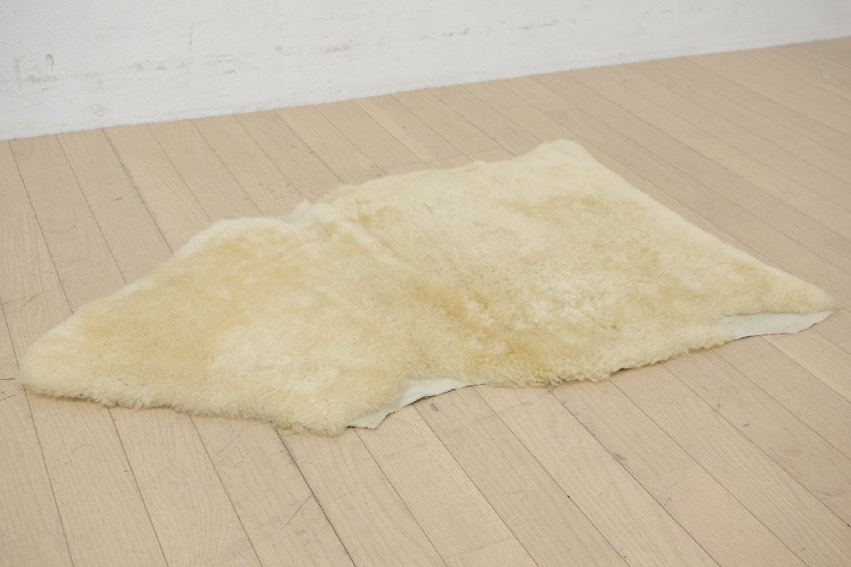 一点物 ムートンラグ 【D】羊毛 ウールカーペット シープスキン 子羊 絨毯 敷物 玄関マット リビング アメリカ産 94×59cm