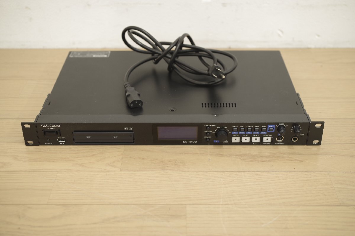 TASCAM タスカム SS-R100 ソリッドステートステレオオーディオレコーダー 通電動作確認済み CF SD USB 業務用 録音機器 PA機器 (E)