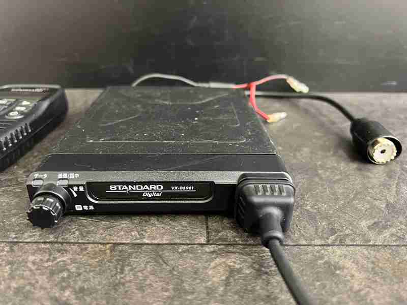 CT13409　 八重洲無線　デジタル簡易無線 VX-D5901 STANDARD MOTOLORA トランシーバー
