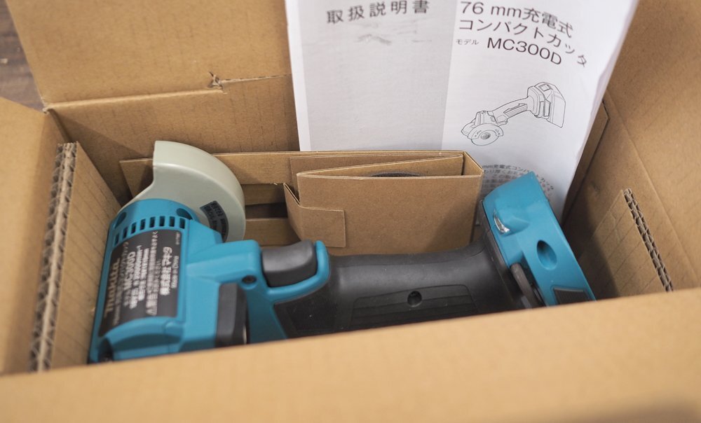 未使用保管品 makita マキタ 76mm 充電式コンパクトカッタ MC300DZ バッテリ・充電器別売り 18V対応