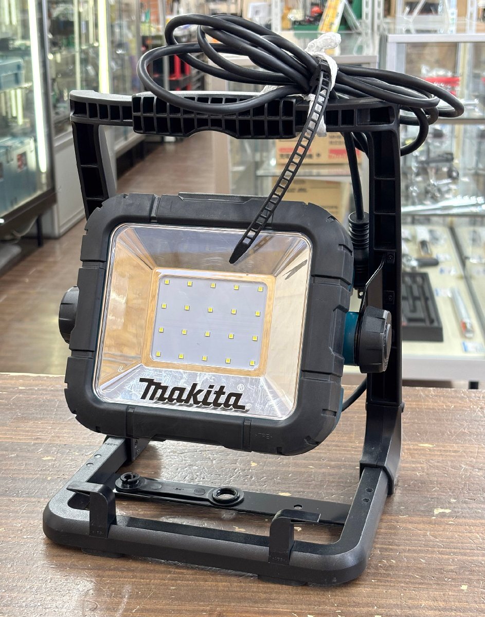 makita/マキタ 充電式LEDスタンドライト ML805 本体のみ 強力ライトバッテリ 防じん・防滴 コンセント付き 縦方向360゜回転可能 動作確認済