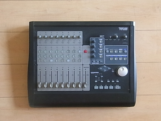 TASCOM　FW1082　ムービングフェーダーを搭載　オーディオインターフェース　送料630円～　中古