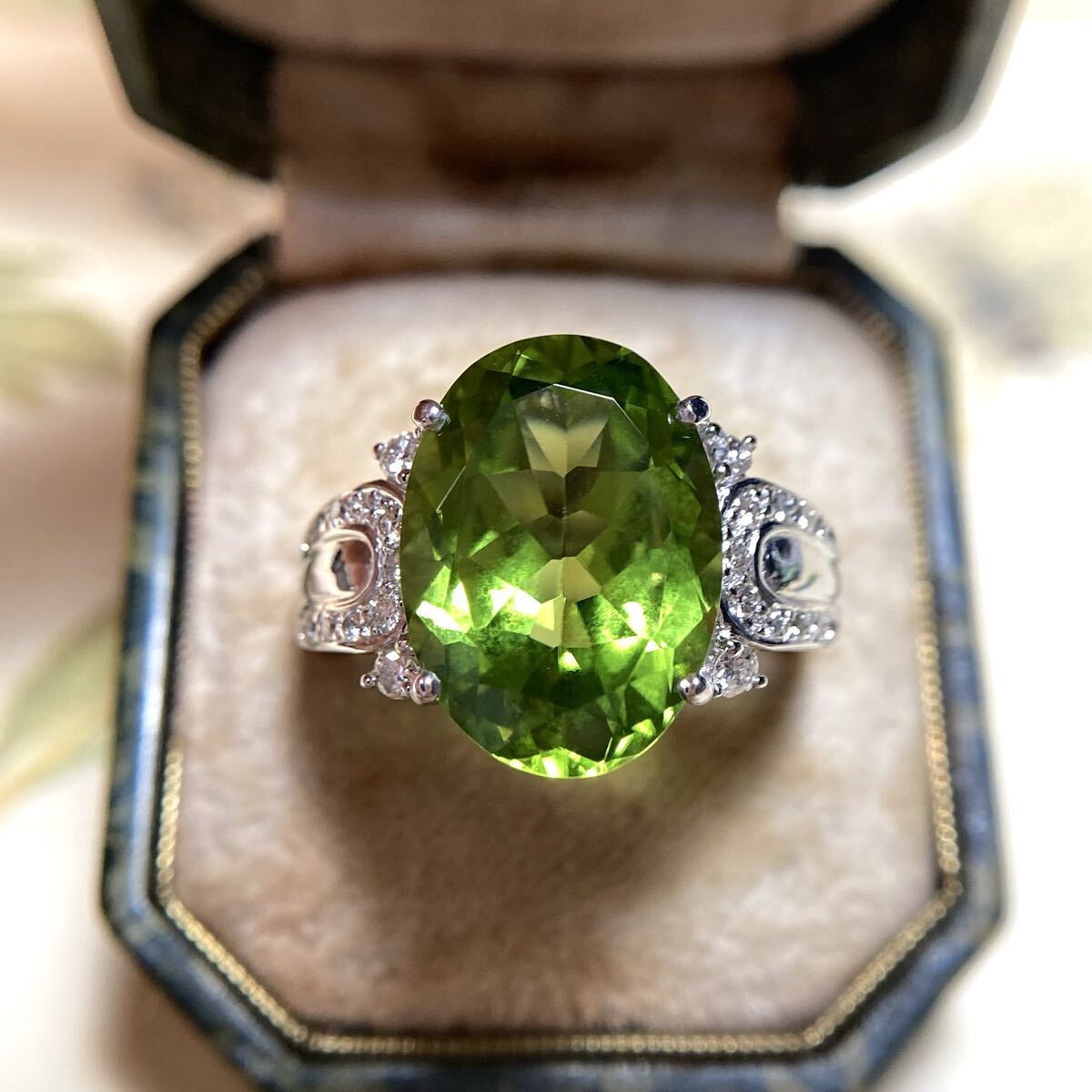 pt900 太陽の石　ペリドット8.02ct ダイヤモンド　指輪　リング ヴィンテージ