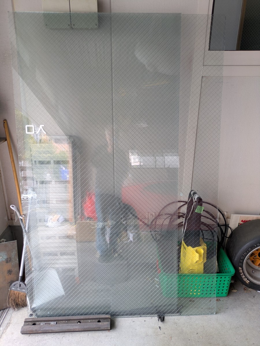 網入強化ガラス　3枚　引き取りのみ