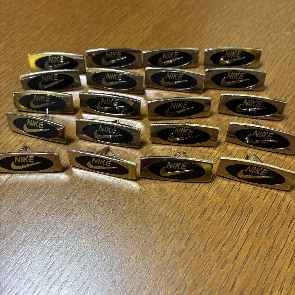 ナイキピンバッジ　20個セット