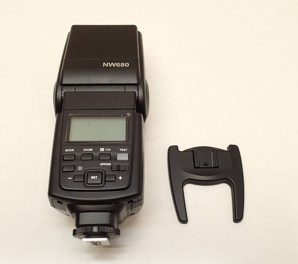 J430A　ニューワー NEEWER　ストロボ スピードライト　SPEEDLITE　NW680　通電・発光OK　現状品 詳しい動作未確認の為ジャンク