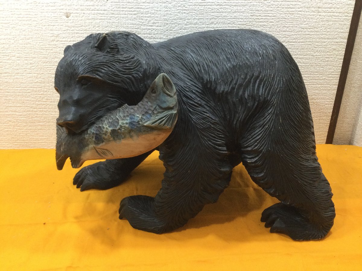 北海道名産品　大きな　木彫り　熊　鮭を咥えるクマ 笹の葉　農民美術　彫刻　民芸品　工芸品　アイヌ　置物　郷土玩具　古民芸品　芸術品