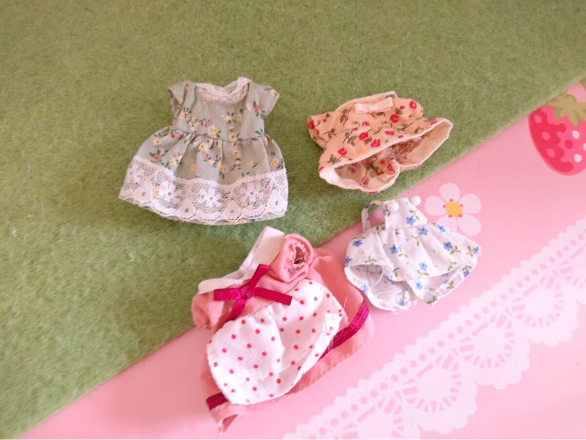 シルバニア　着せ替え　きせかえ　ワンピース　洋服　女の子　お母さん　シルバニアファミリー　花柄　