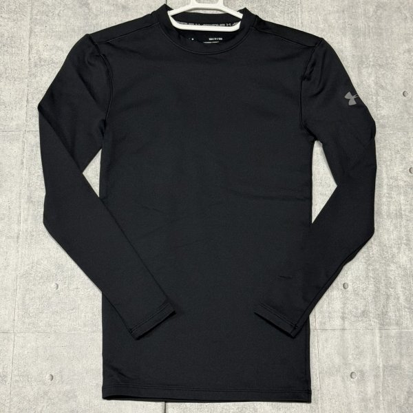 極美品 UNDER ARMOUR アンダーシャツ ロンT アンダーアーマー　　ロゴプリント 長袖Ｔシャツ ブラック 黒 ストレッチ スポーツ 早6372