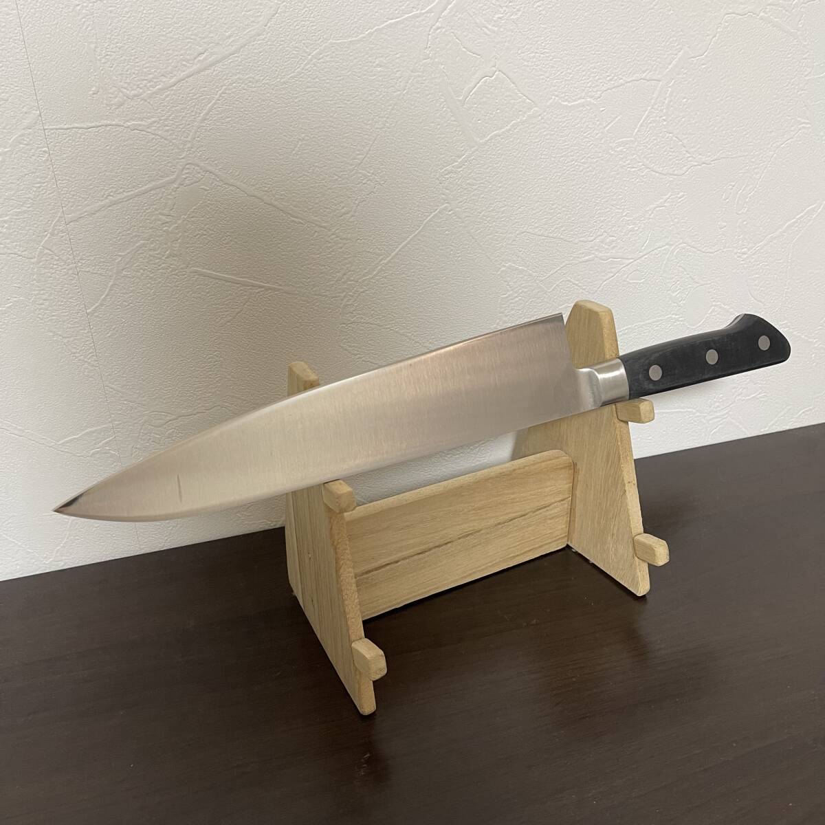 新品 未使用 燕三条 ツバ付 牛刀 ステンレス 刃渡り24cm 本職 業務用 洋包丁 両刃 三徳 万能 庖丁 刃物 洋食 シェフ chef 日本製 (005)