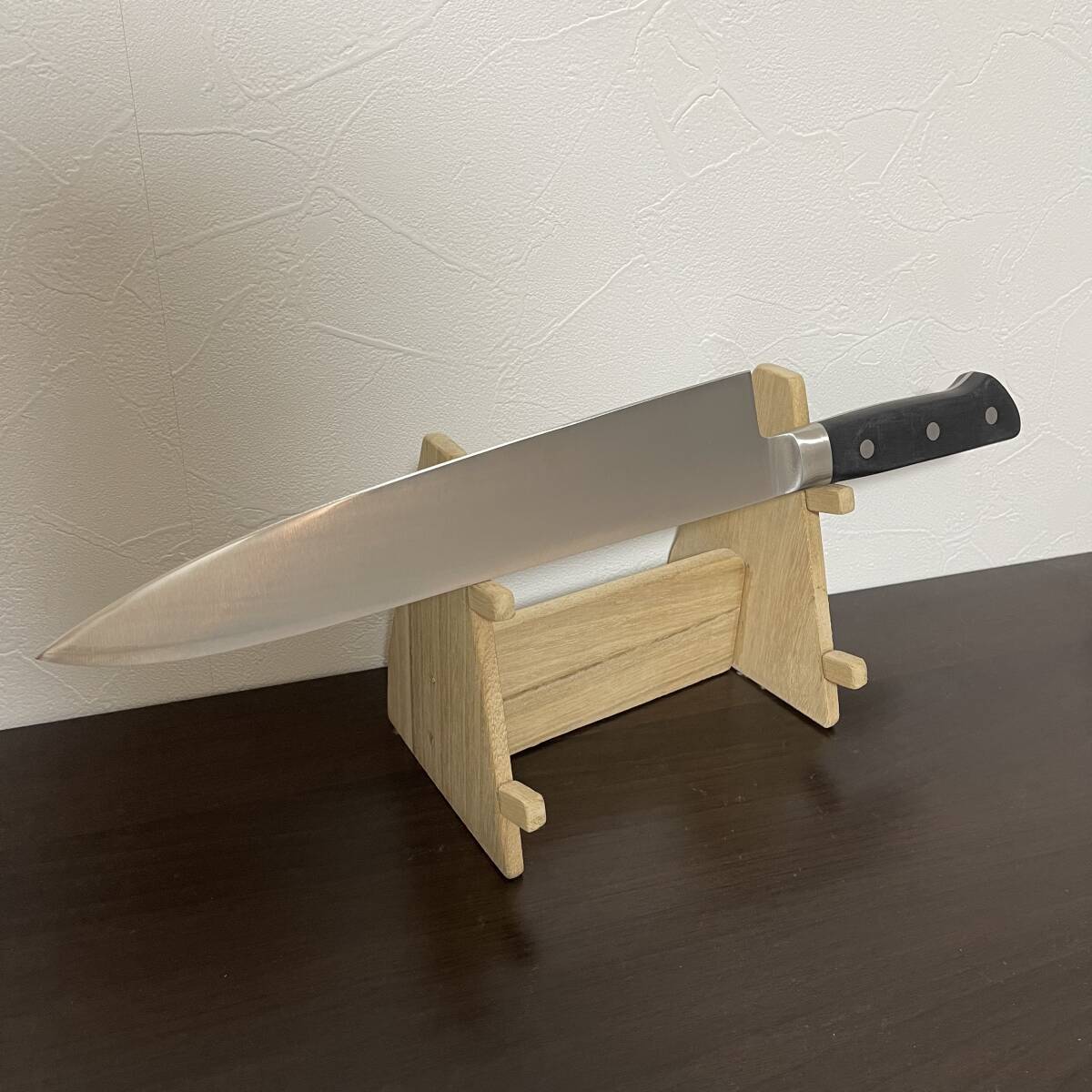 新品 未使用 燕三条 ツバ付 牛刀 ステンレス 刃渡り27cm 本職 業務用 洋包丁 両刃 三徳 万能 庖丁 刃物 洋食 シェフ chef 日本製 (021)