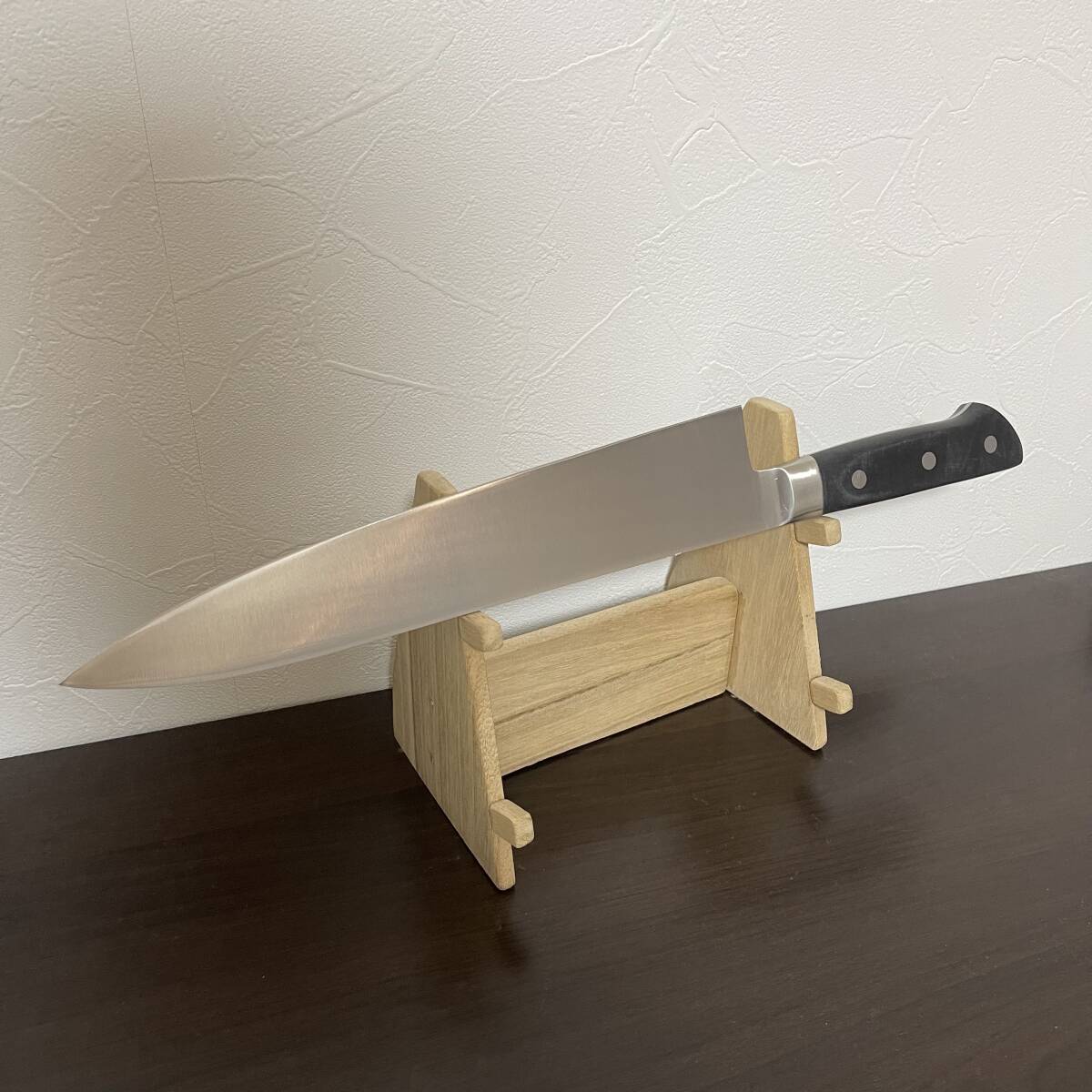 新品 未使用 燕三条 ツバ付 牛刀 ステンレス 刃渡り27cm 本職 業務用 洋包丁 両刃 三徳 万能 庖丁 刃物 洋食 シェフ chef 日本製 (023)