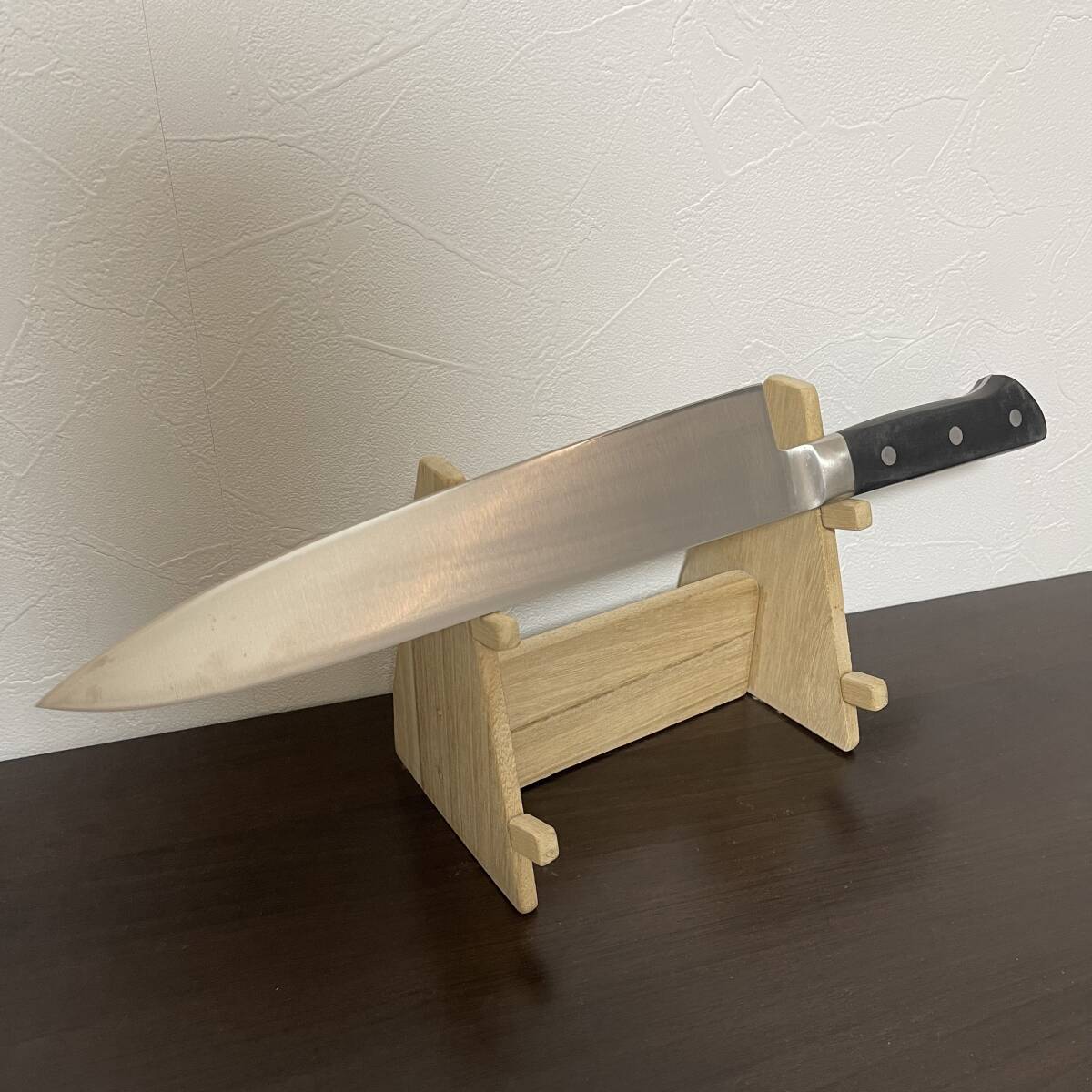 新品 未使用 燕三条 ツバ付 牛刀 ステンレス 刃渡り27cm 本職 業務用 洋包丁 両刃 三徳 万能 庖丁 刃物 洋食 シェフ chef 日本製 (024)