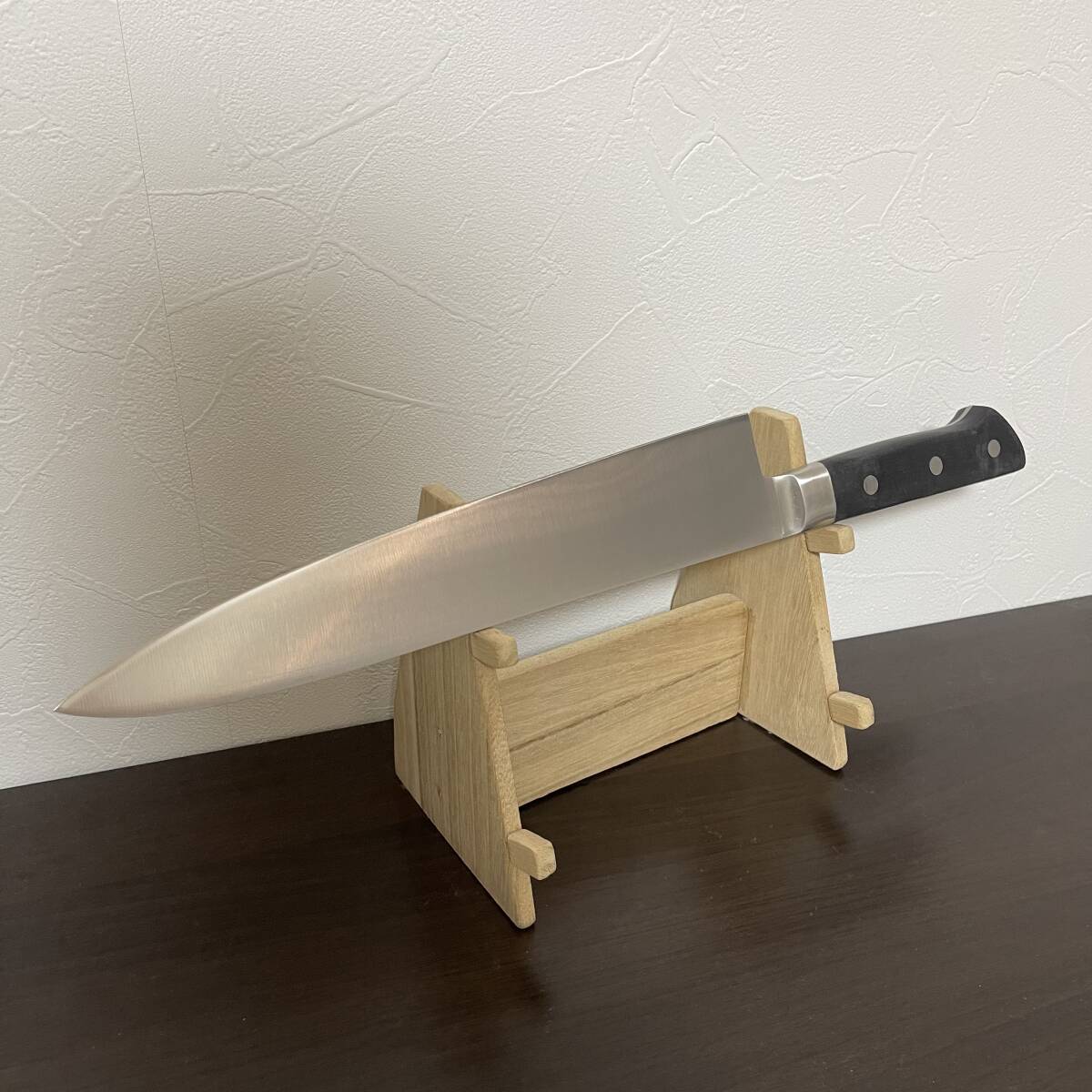 新品 未使用 燕三条 ツバ付 牛刀 ステンレス 刃渡り27cm 本職 業務用 洋包丁 両刃 三徳 万能 庖丁 刃物 洋食 シェフ chef 日本製 (025)