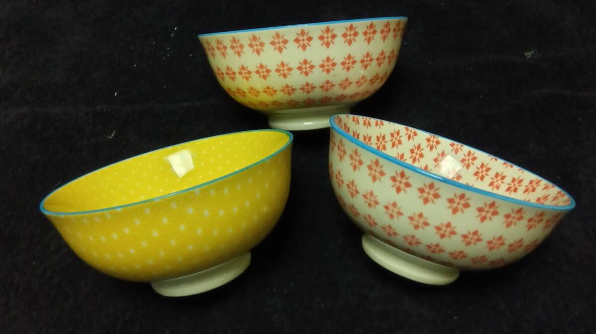FrancFrancのお茶碗(高さ:cm x 直径:cm)。