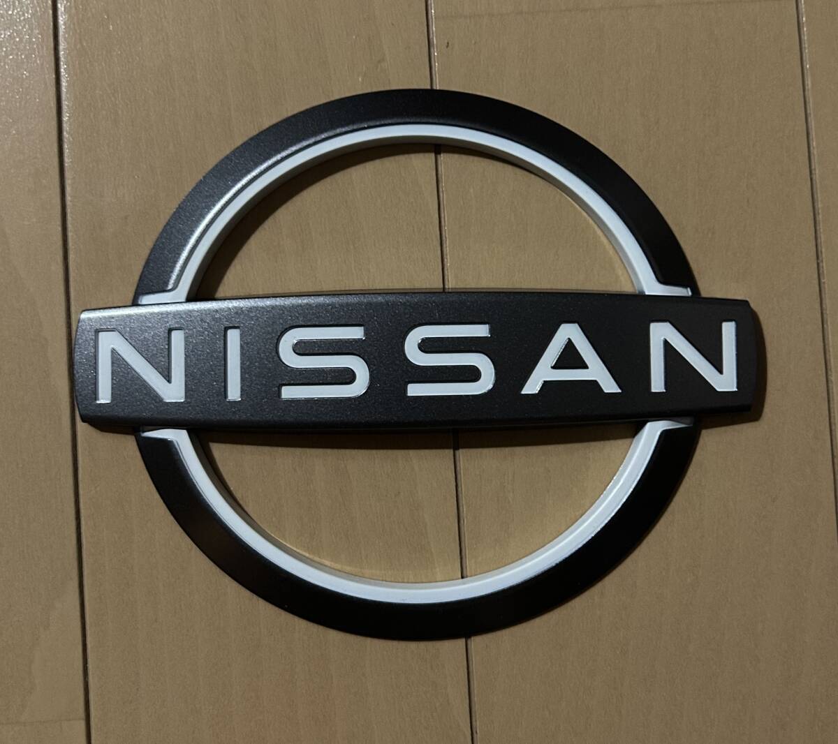 日産☆ニッサン NV200 バネット 純正 バックエンブレム 90890 5LM0A