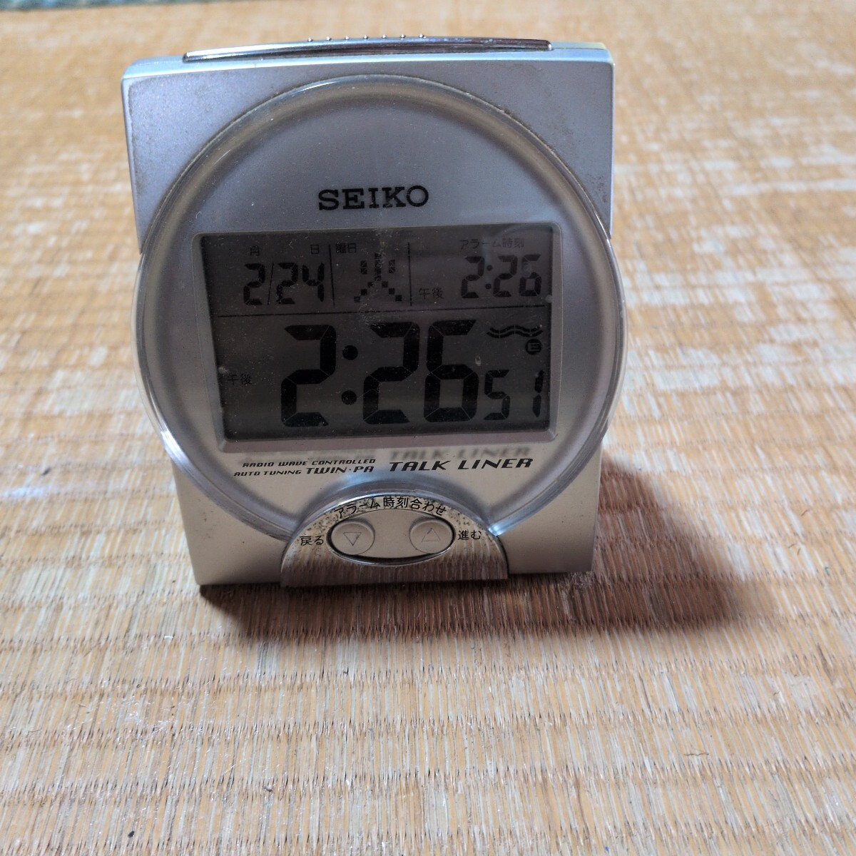 SEIKO 目覚まし時計　シルバー