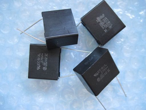 SB01　Panasonic　PETコンデンサ　ECQU2A105KL　1.0μF±10%　250V(AC)　未使用品ですが長期保存品　4個セット