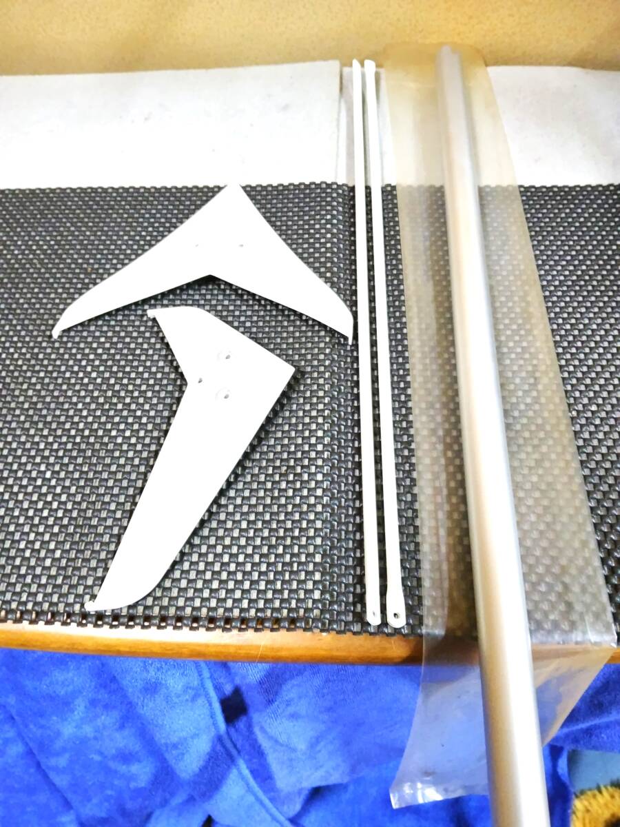 ★中古良品★ヒロボー・シャトル用補修部品★テールブームパイプL617mm１本★テールブームブレースL440mm２本★水平／垂直尾翼各１個★