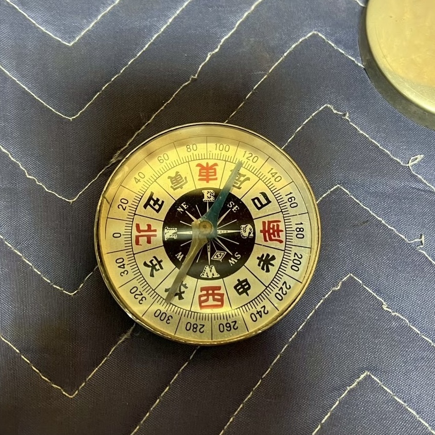 11-193 羅針盤日本製 コンパス USED 方位磁石 レトロ昭和 漢字 干支 十二支