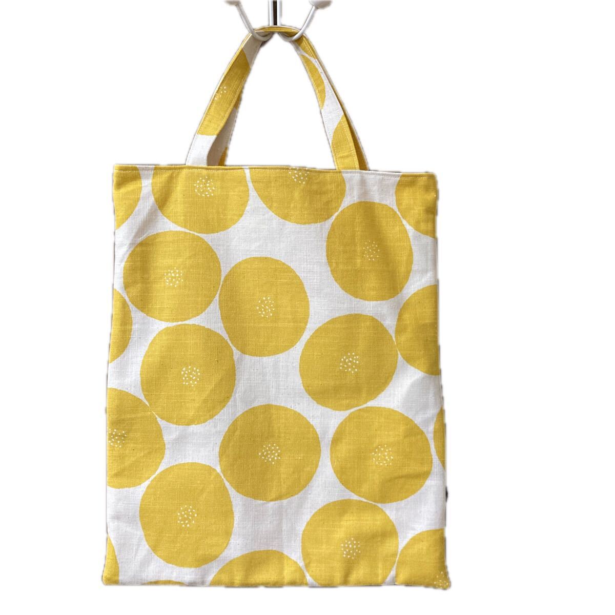 ハンドメイド　Ａ4ぺたんこトートバッグ　エコバッグ　Ａ４ファイル　綿麻イエロードット柄
