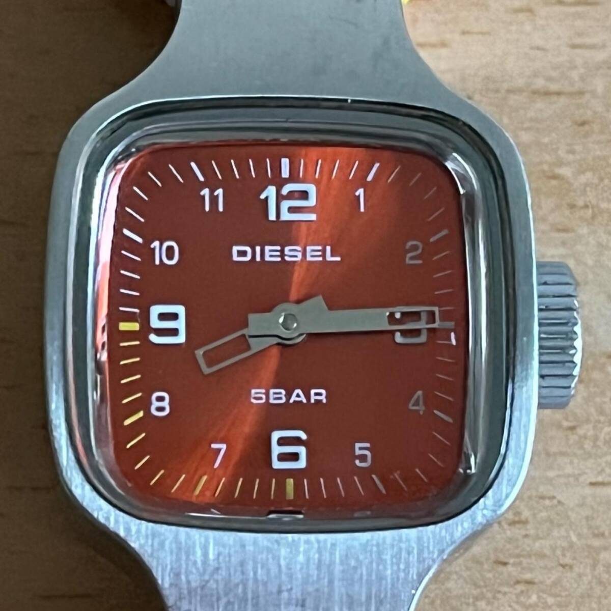 201-0244 DIESEL ディーゼル レディース腕時計 クオーツ 赤 レッド DZ-5016 電池切れ 動作未確認