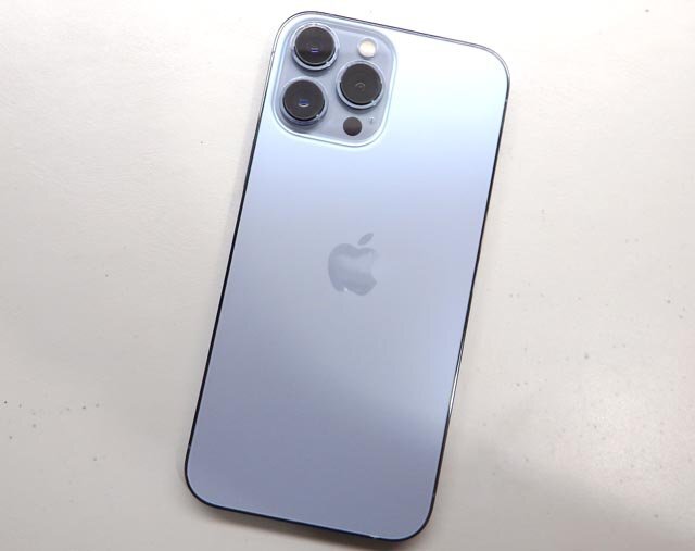 アップル iPhone 13 ProMAX『MLJ73J/A』 128GB シエラブルー ａｕ 〇判定■SIMフリー スマホ スマートフォン 本体