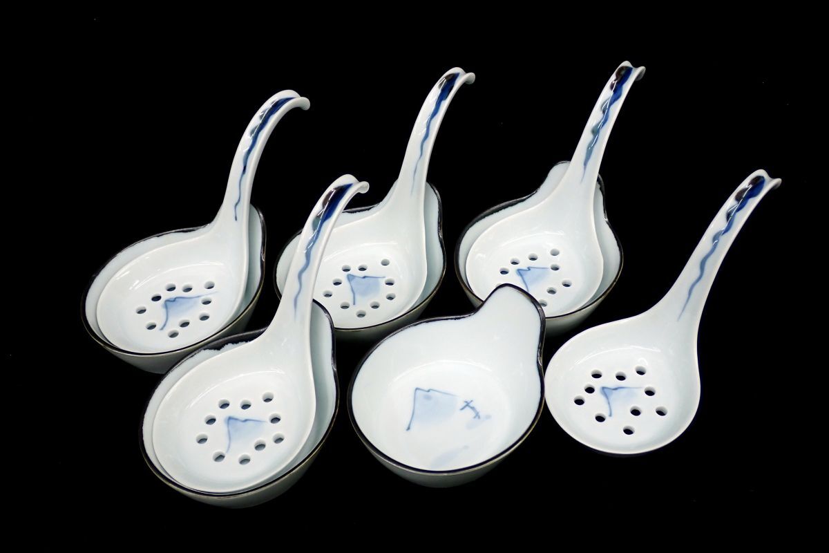 ▲食器18 有田焼 其泉窯 染付 穴あきレンゲ(台皿付き)5客▲消費税0円