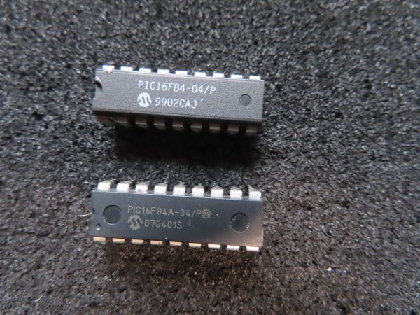 PIC16F84-04/P ＆ PIC16F84A-04/P　２個まとめて