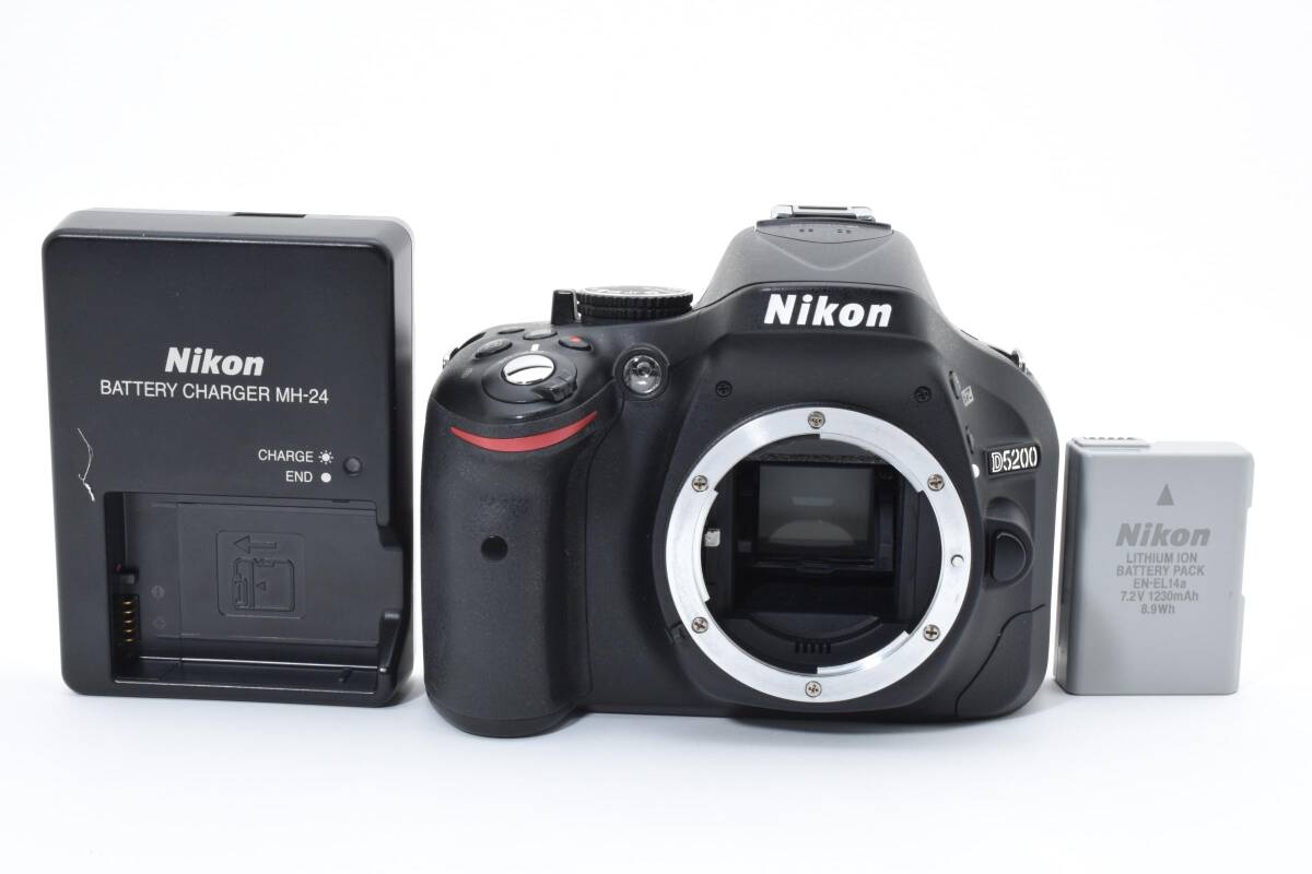 #5143 【シャッター数わずか7624回！】 Nikon D5200 ボディ★2410万画素の高画質★バリアングル液晶★動作絶好調