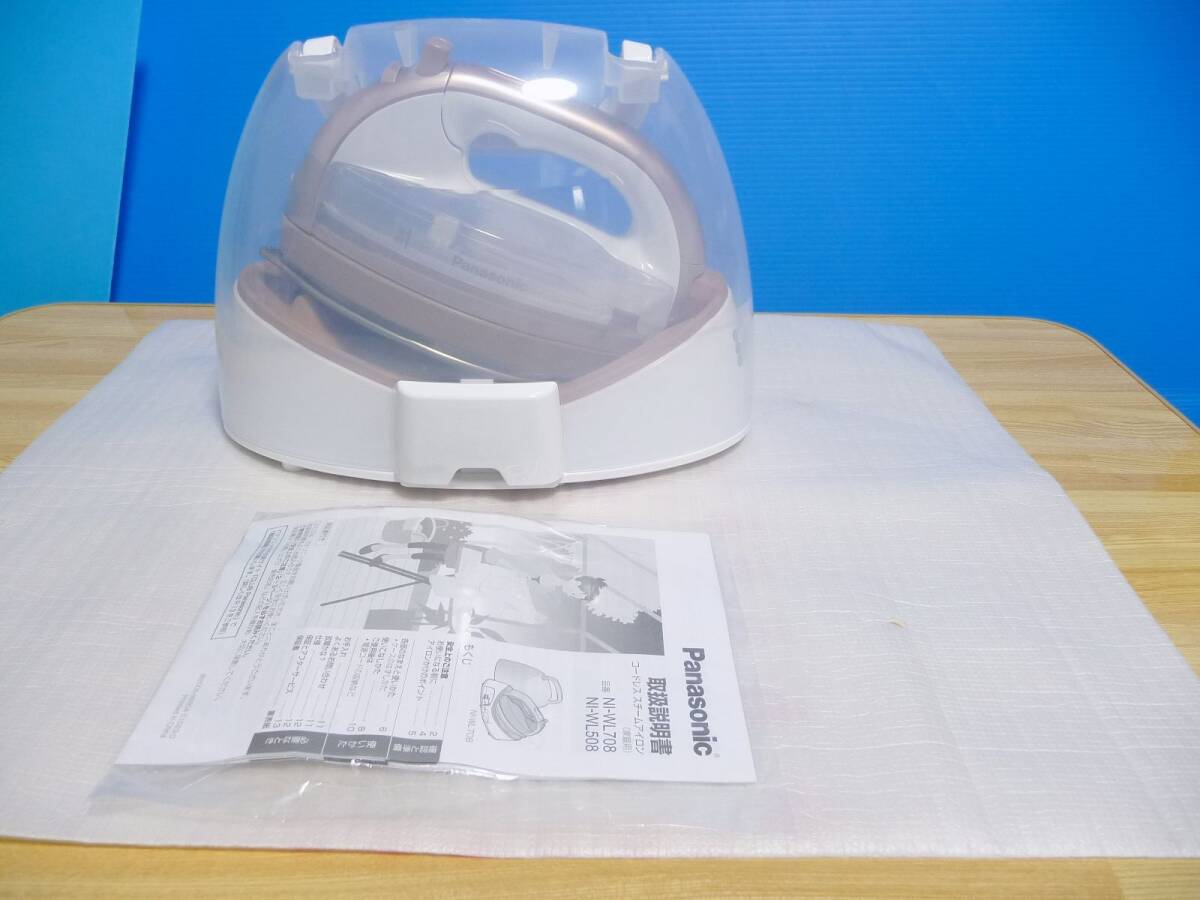 ◆未使用展示品 パナソニック Panasonic コードレススチームアイロン NI-WL708-PN [Wヘッドベース/ステンレス×ニッケル/衣類除菌] 保証付
