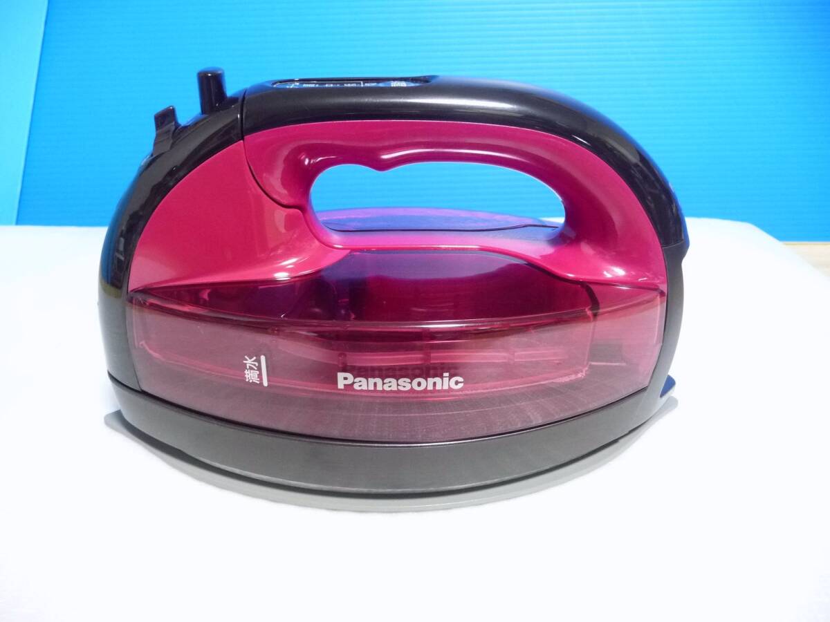 ◆未使用展示品 パナソニック Panasonic コードレス スチームアイロン NI-WL508-P [Wヘッドベース/ハンガーショット機能/衣類除菌] 保証付