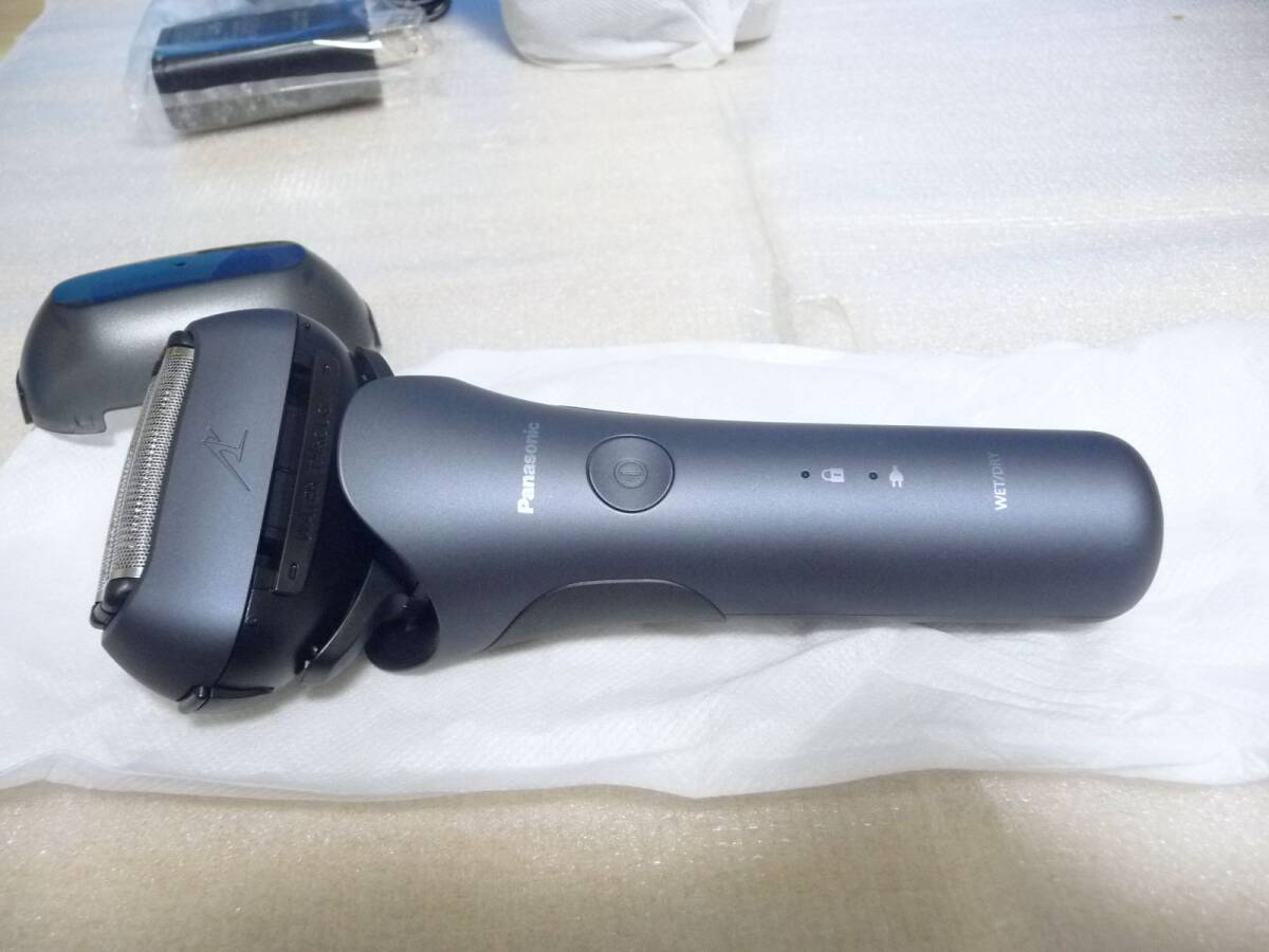 ◆ほぼ新品(展示品) Panasonic パナソニック メンズシェーバー ラムダッシュ ES-LT8B-A [3枚刃 全自動洗浄機付き トップグレード] 