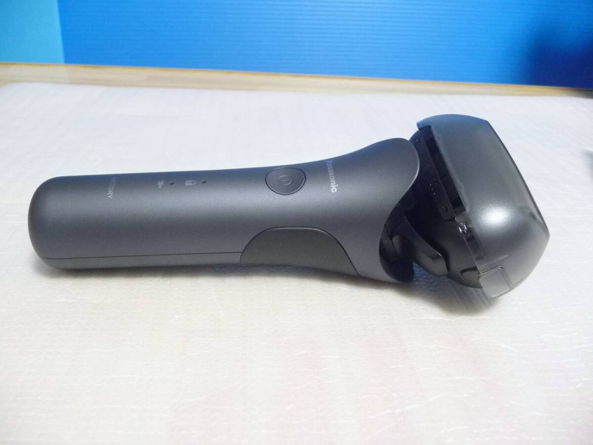 ◆未使用展示品 Panasonic(パナソニック) メンズシェーバー LAMDASH ES-LT8C-A [3枚刃/全自動洗浄充電器付き/お風呂でも剃れる防水設計]