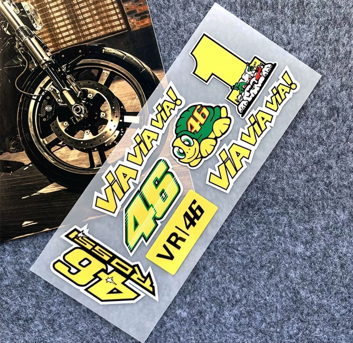 ★アウトレットセール★新品 MotoGP VR46 YAMAHA バレンティーノ・ロッシ レーシング ステッカー ヘルメット シールド アクセサリー