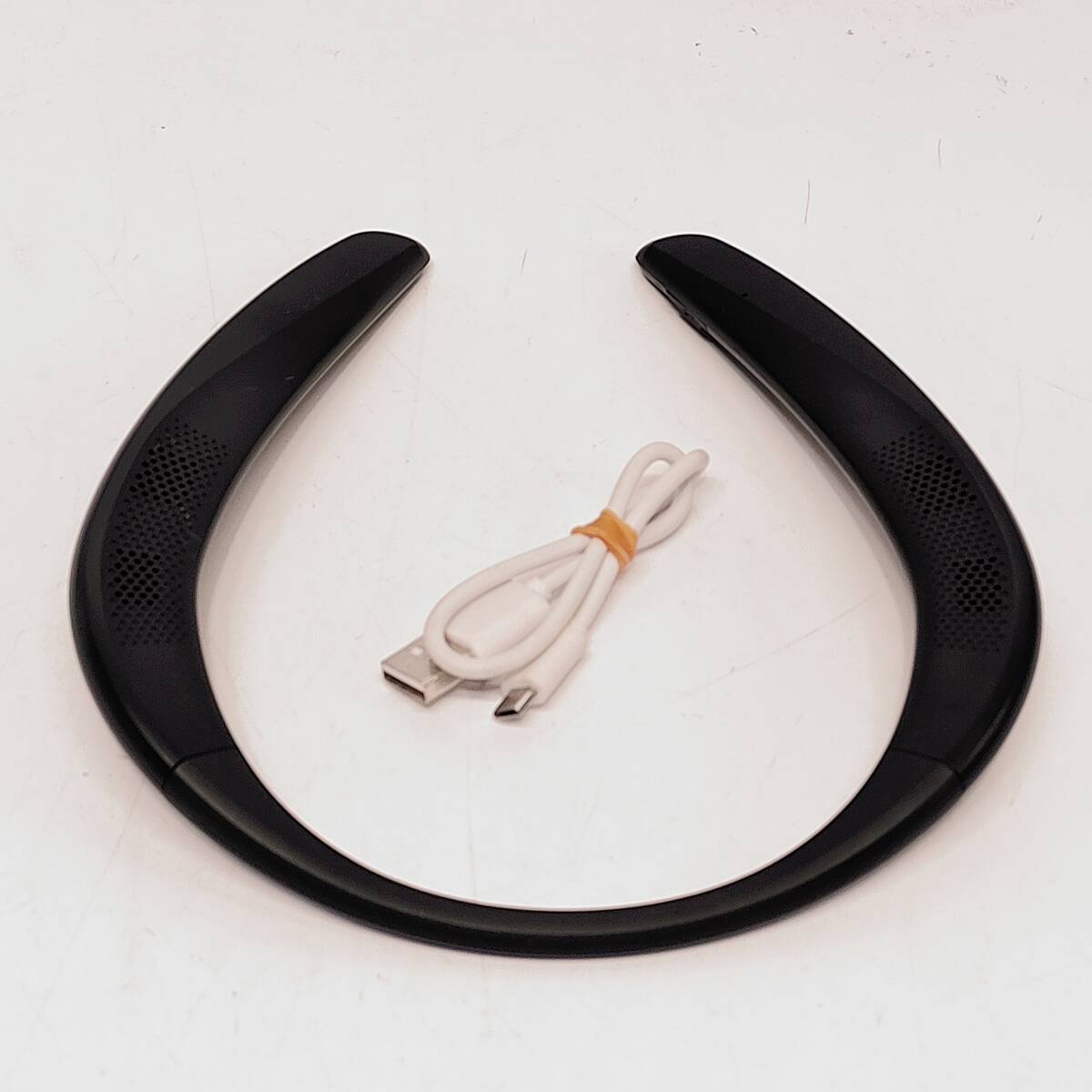 ●動作品 アイリスオーヤマ MKH-150 ウェアラブルスピーカー IRIS OHYAMA ワイヤレスネックスピーカー オーディオ 音響機器 S4955