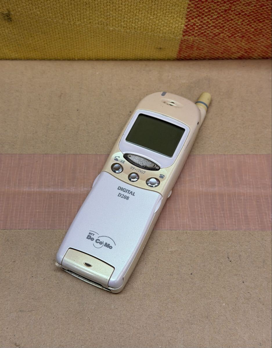 NTT ドコモ デジタルムーバ D208 ハイパー ムーンゴールド 三菱電機 電話 携帯電話