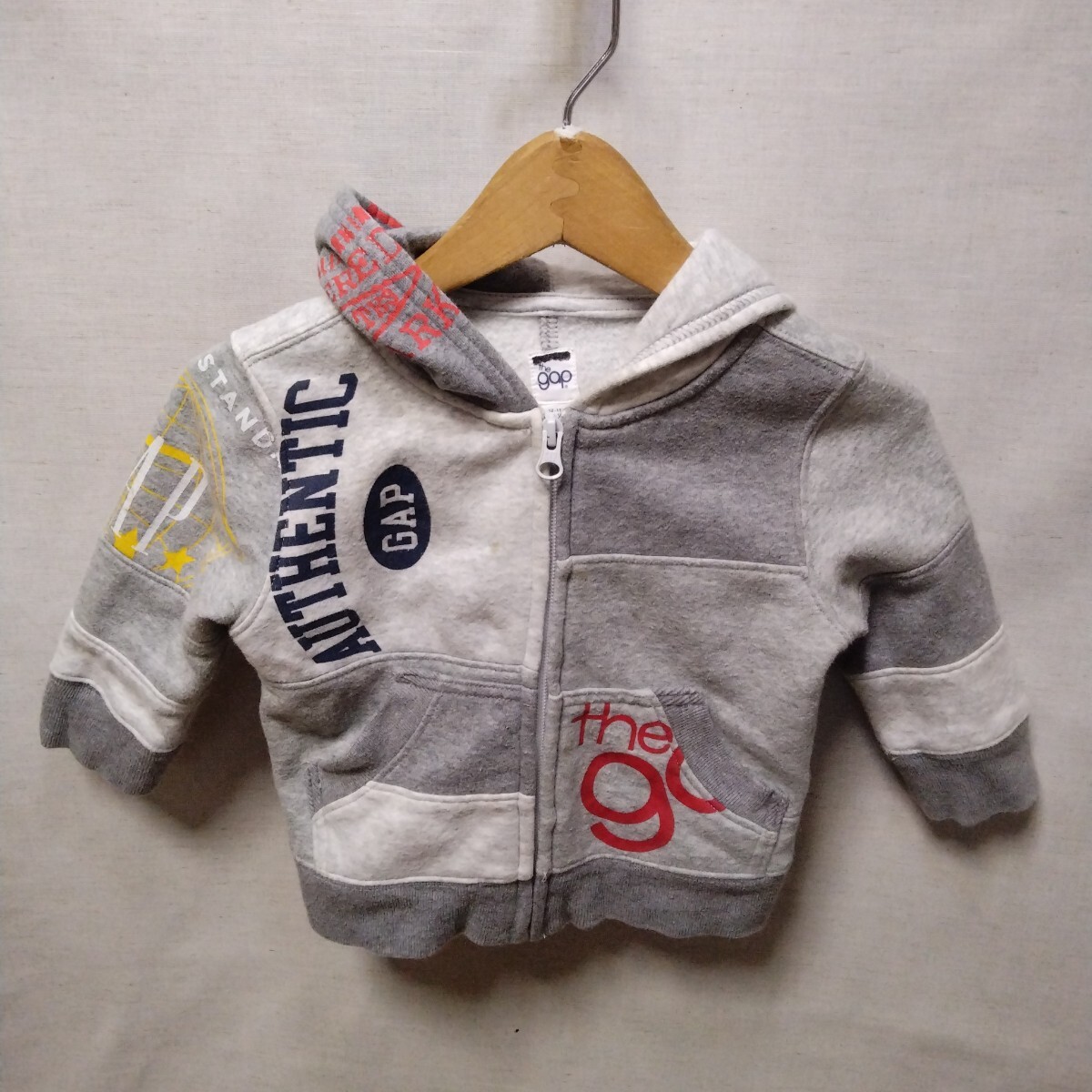 全国送料無料 ベビーギャップ baby GAP 古ロゴタグ 子供服 キッズ ベビー男＆女の子 生地切替 フルジップパーカー 80(12-18M)