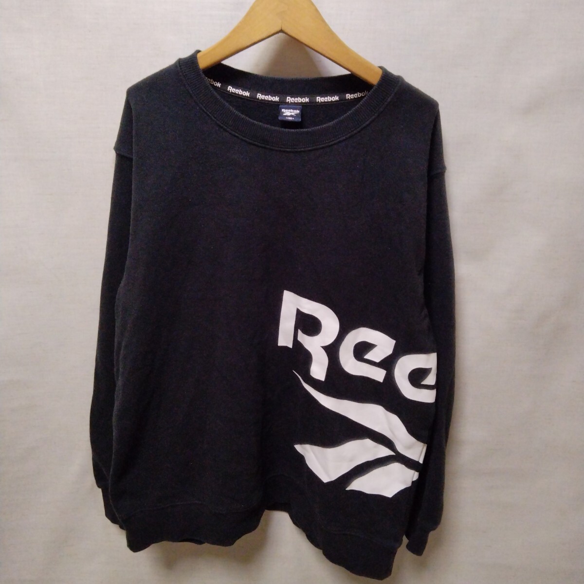 全国送料無料 リーボック Reebok 子供服キッズ男＆女の子 黒色 BIGロゴプリント スウェットシャツ トレーナー 160