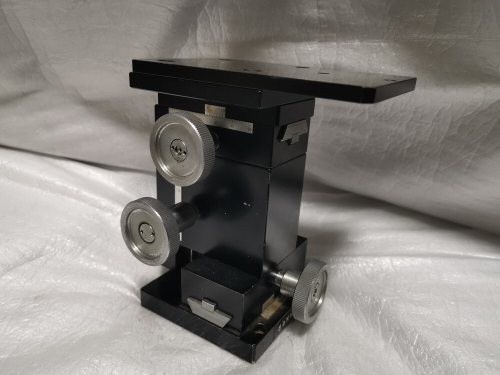 ★中央精機 LT-212-1CL XYZ軸手動ステージ 高保持力のメカニカルスタンド 76x76