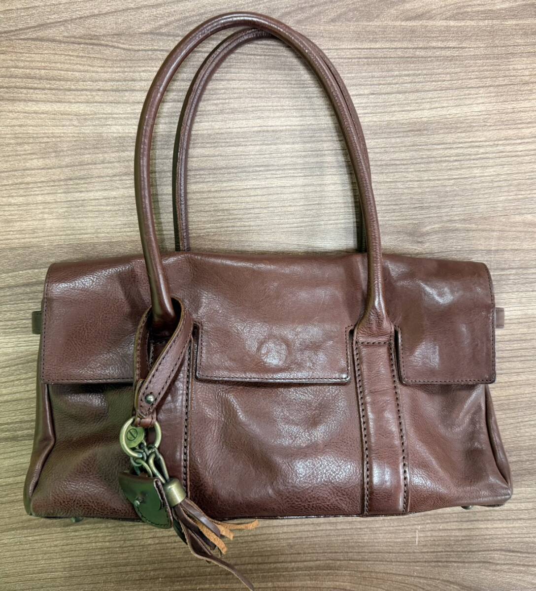Dakota ダコタ レザー トートバッグ A4収納可 ブラウン 牛革 本革 肩掛け可 フラップ 刻印チャーム付き ビジネス 長期保管品 現状品 F4307