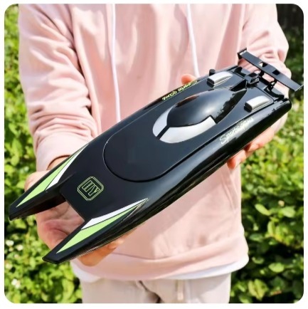 【送料無料】RCスピードボート 高速リモートコントロールボート プール 湖 4チャンネル 2.4GHz USB充電 ブラック シルバー