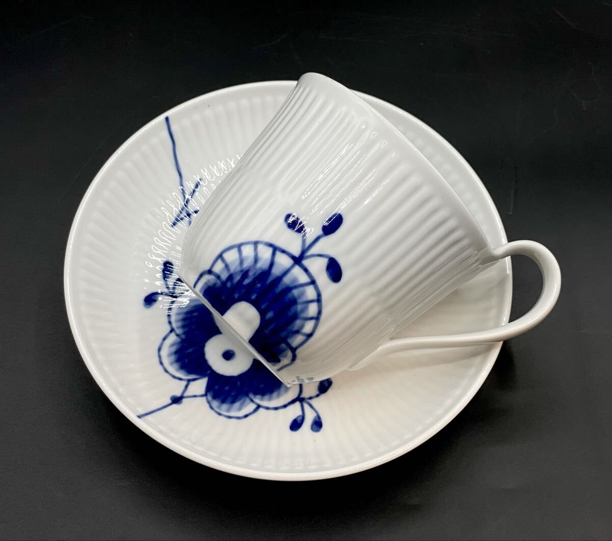 ROYAL COPENHAGEN ロイヤルコペンハーゲン ブルーフルーテッド メガ ハイハンドル カップ ソーサー■兵庫県姫路市から a3 26-406