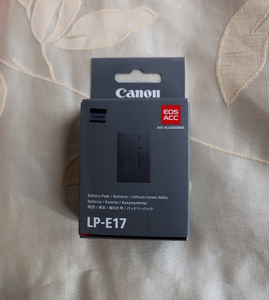 都内量販店で購入 Canon キヤノン LP-E17 純正バッテリーパック 未開封品 未使用品 カメラバッテリー 充電式