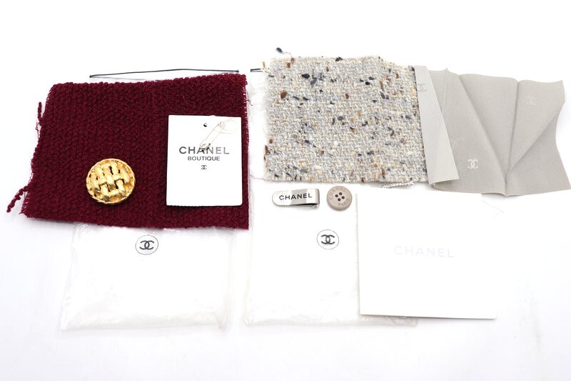 CHANEL シャネル　スペアボタン　補修生地　ツイード　布　ゴールド　余りボタン　ハギレ　2セット